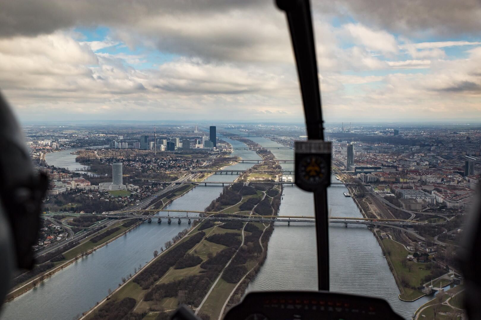 Wien entlang der Donau im Helikopter (2-3 Passagiere)