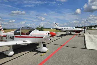 Verkehrsflughafen und weitere spannende Orte aus dem Cockpit