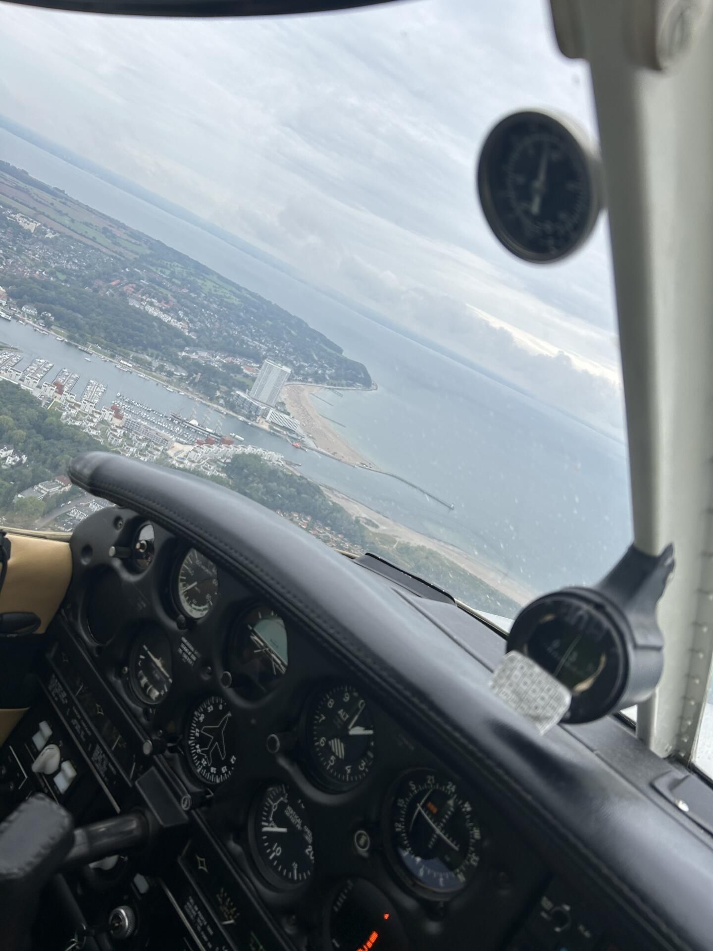 Großer Rundflug: Hamburg,Plöner See,Fehmarn,Ostsee,Lübeck