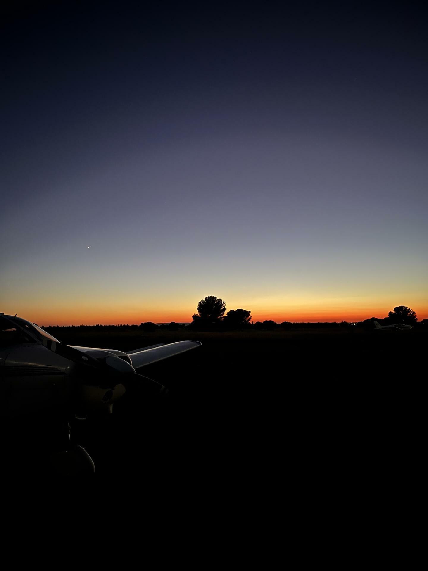 Coucher de soleil sur l'aérodrome