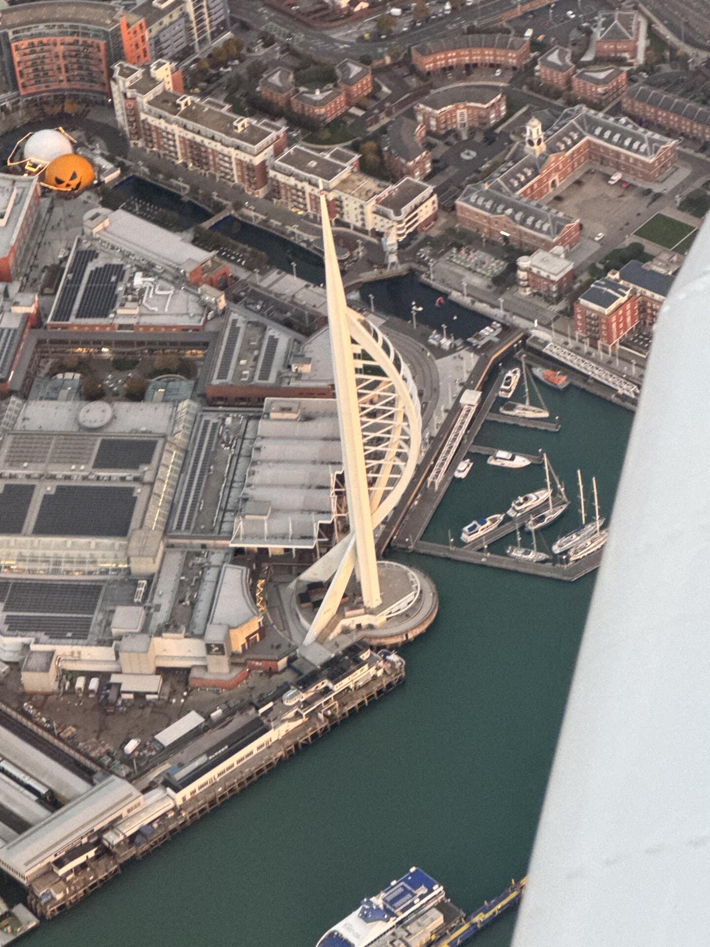 Sightseeing flight with possibility to land at Lee on Solent