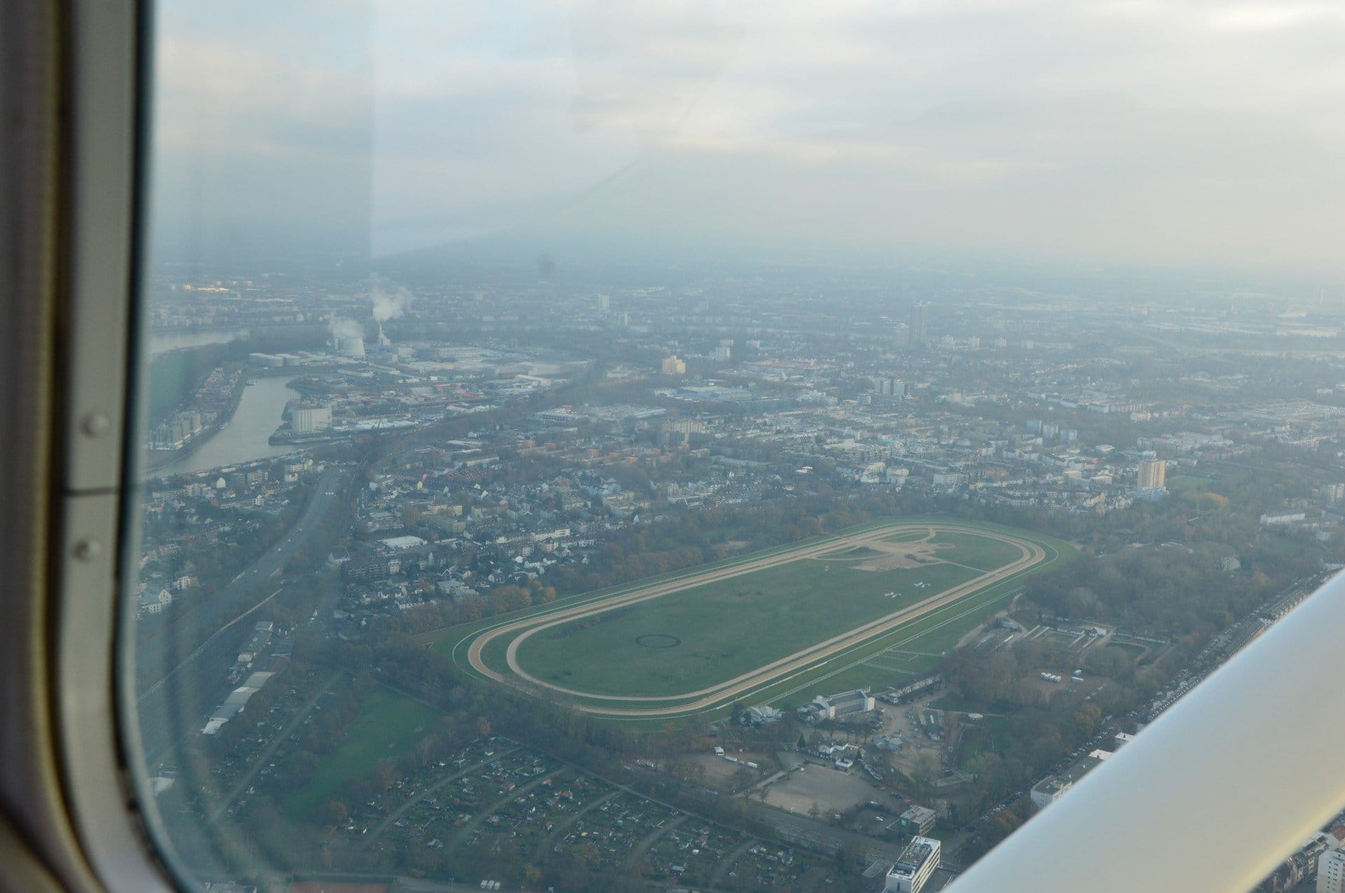 Rundflug über den Kölner Dom und über den Tagebau Garzweiler