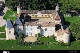 UN CHATEAU TOUTES LES 3 MINUTES DANS L ENTRE DEUX MERS