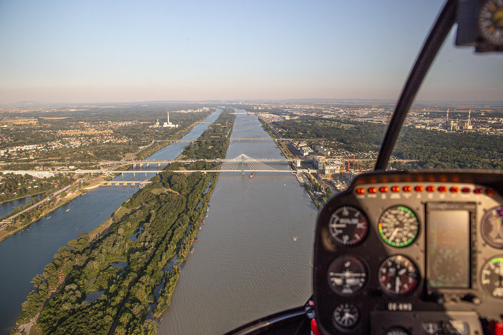 Wien entlang der Donau im Helikopter (2-3 Passagiere)