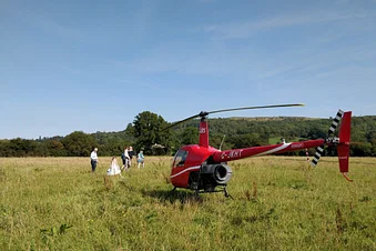 Helicopter Experience - Land at a Cotswolds hotel, 30min