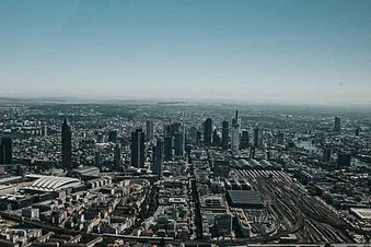 Frankfurt Skyline im Helikopter