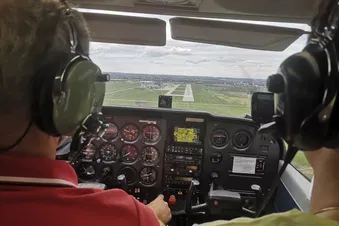 Anflug auf Augsburg, Landebahn 25