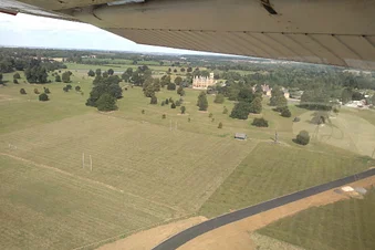 Sightseeing flying over Silverstone race circuit (1hr15)