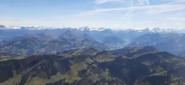 Excursion: meringues en Gruyère et vol panoramique en hélico