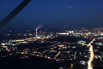 Chemnitz bei Nacht - Rundflug in den Sonnenuntergang