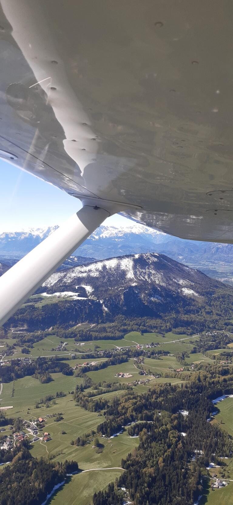 Panoramaflug über Salzburg: Altstadt, Hohensalzburg, Salzkammergut und Alpen