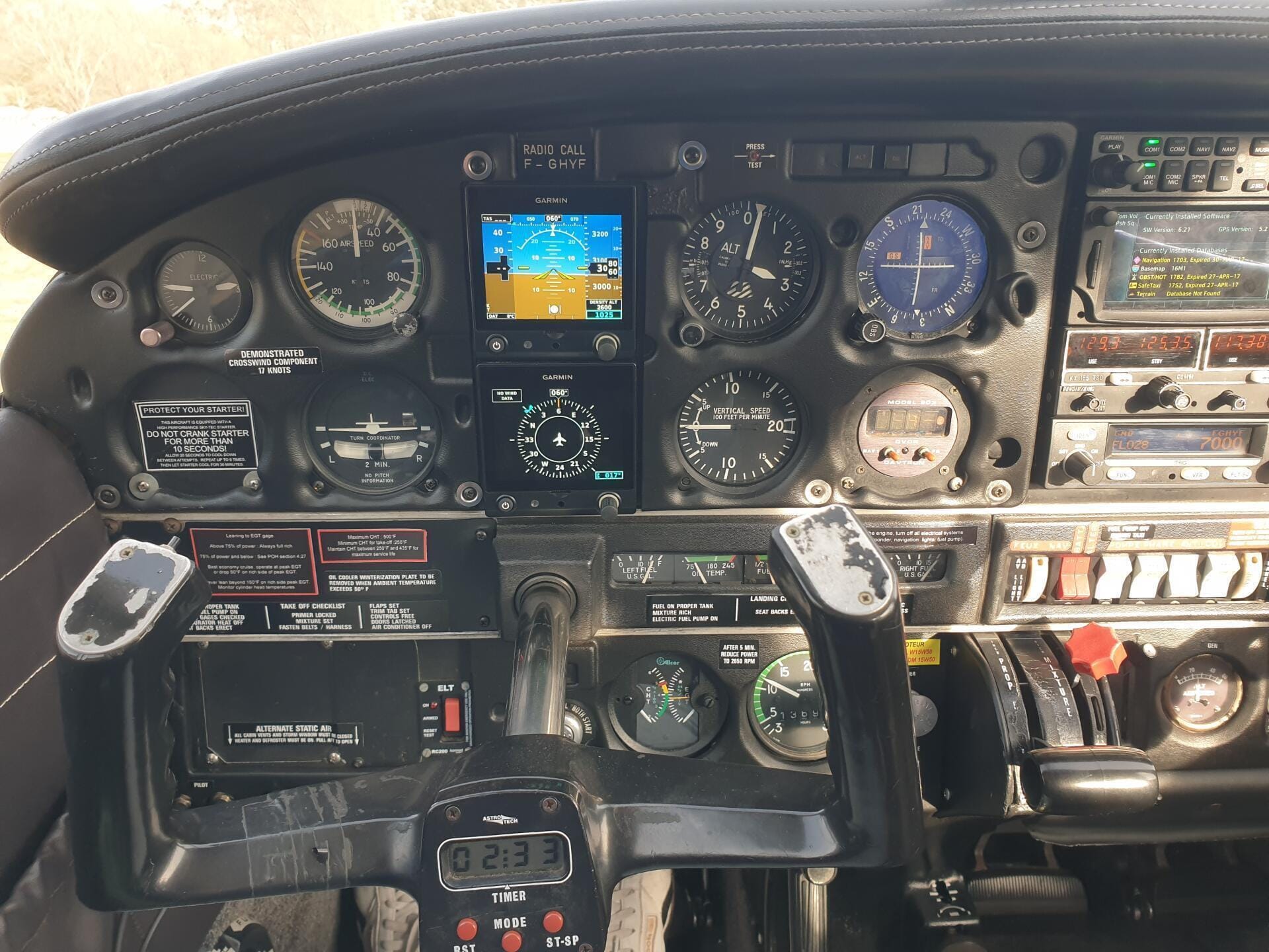 Vue du cockpit du Piper pA28 Warrior II