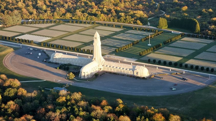 Un magnifique survol des lieux de mémoire autour de VERDUN !