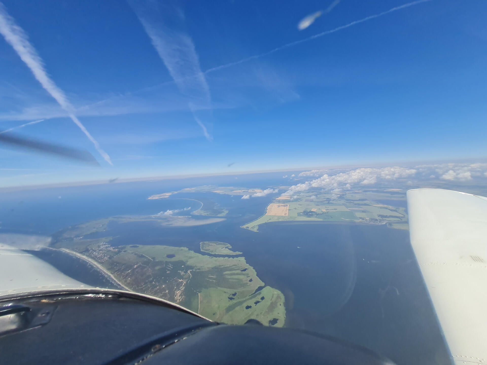 Der Strelasund mit der Mündung zur Ostsee