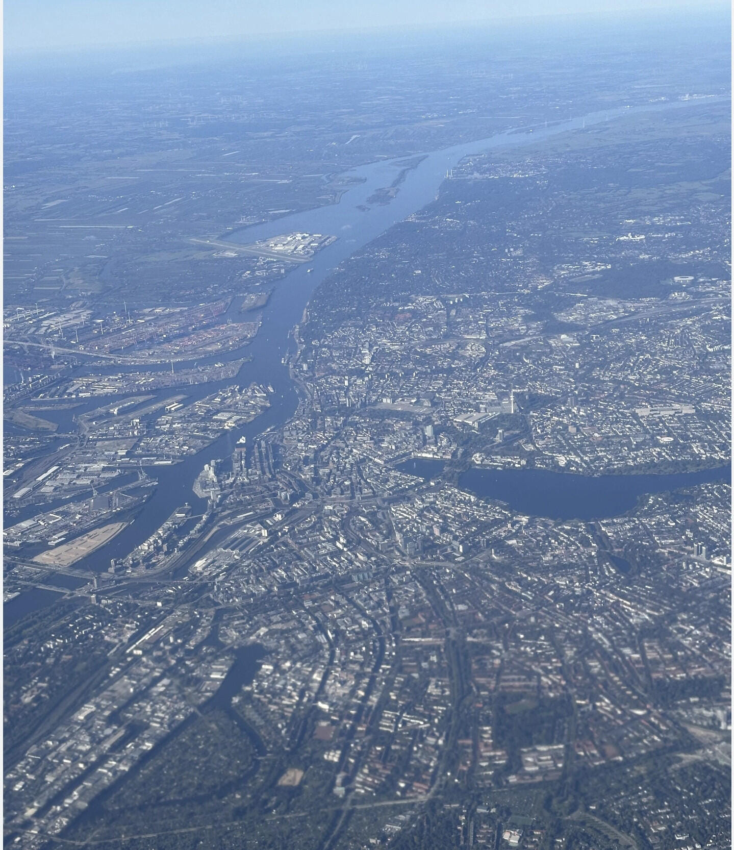 Erlebnisreicher Flug nach Hamburg (Beliebiger Flug möglich)