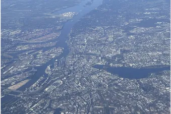 Erlebnisreicher Flug nach Hamburg (Beliebiger Flug möglich)