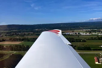 Side view during flight in the Katana
