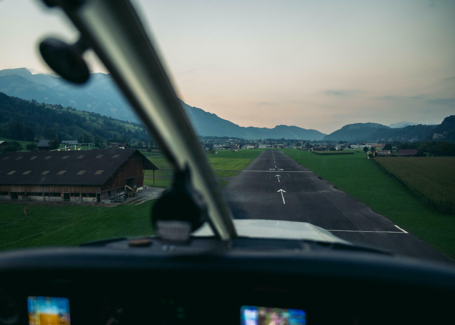 Endanflug auf die Piste 03 von Kägiswil