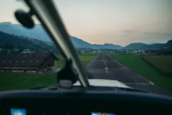 Endanflug auf die Piste 03 von Kägiswil