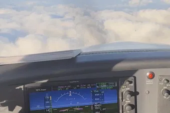 Gerne darf ein Passagier neben dem Piloten Platz nehmen