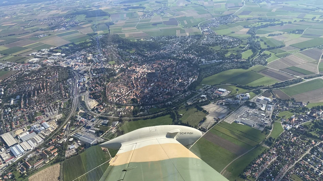 Rundflug im Norden von Augsburg - mit einem Militärtrainer