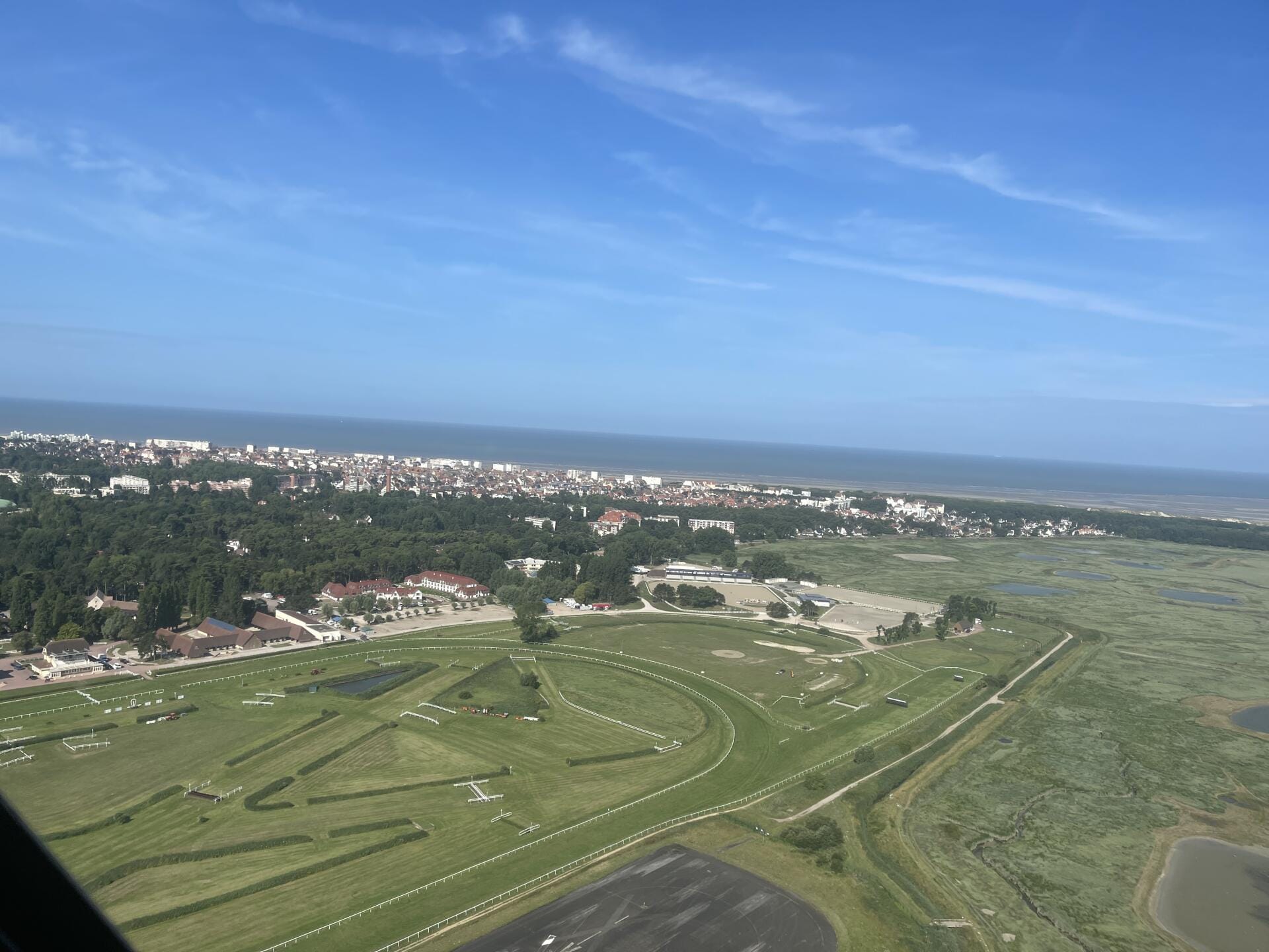 Survol de la côte jusqu’à Dieppe.