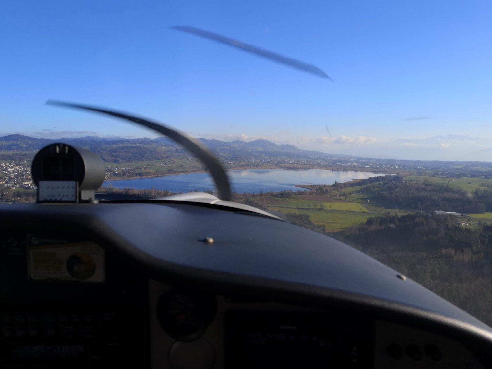 Sechs-Seen-Rundflug für ein Passagier