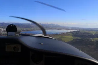 Sechs-Seen-Rundflug für ein Passagier