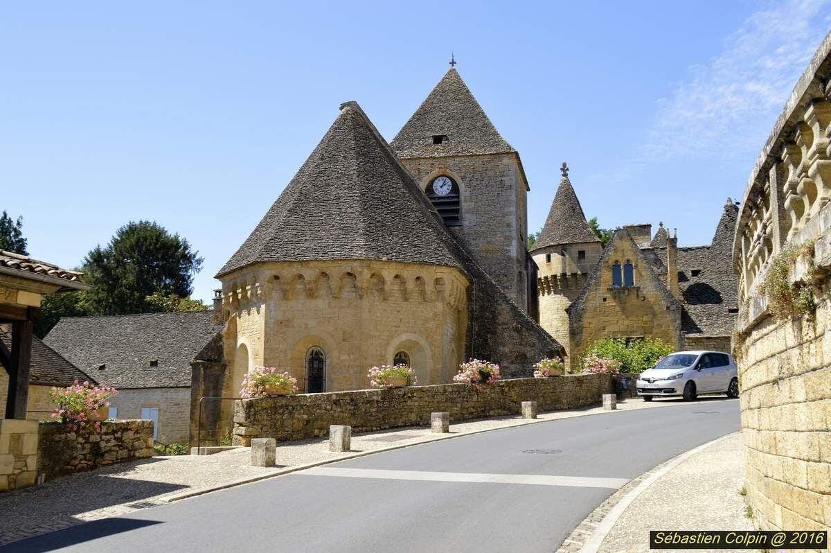 Village de Saint Genies et ces toits de lauzes.
