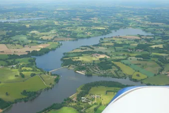 Admirons le coucher de soleil depuis le ciel !