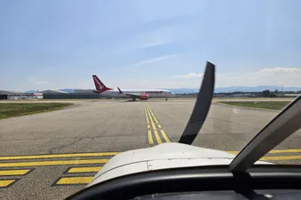Verkehrsflughafen und weitere spannende Orte aus dem Cockpit
