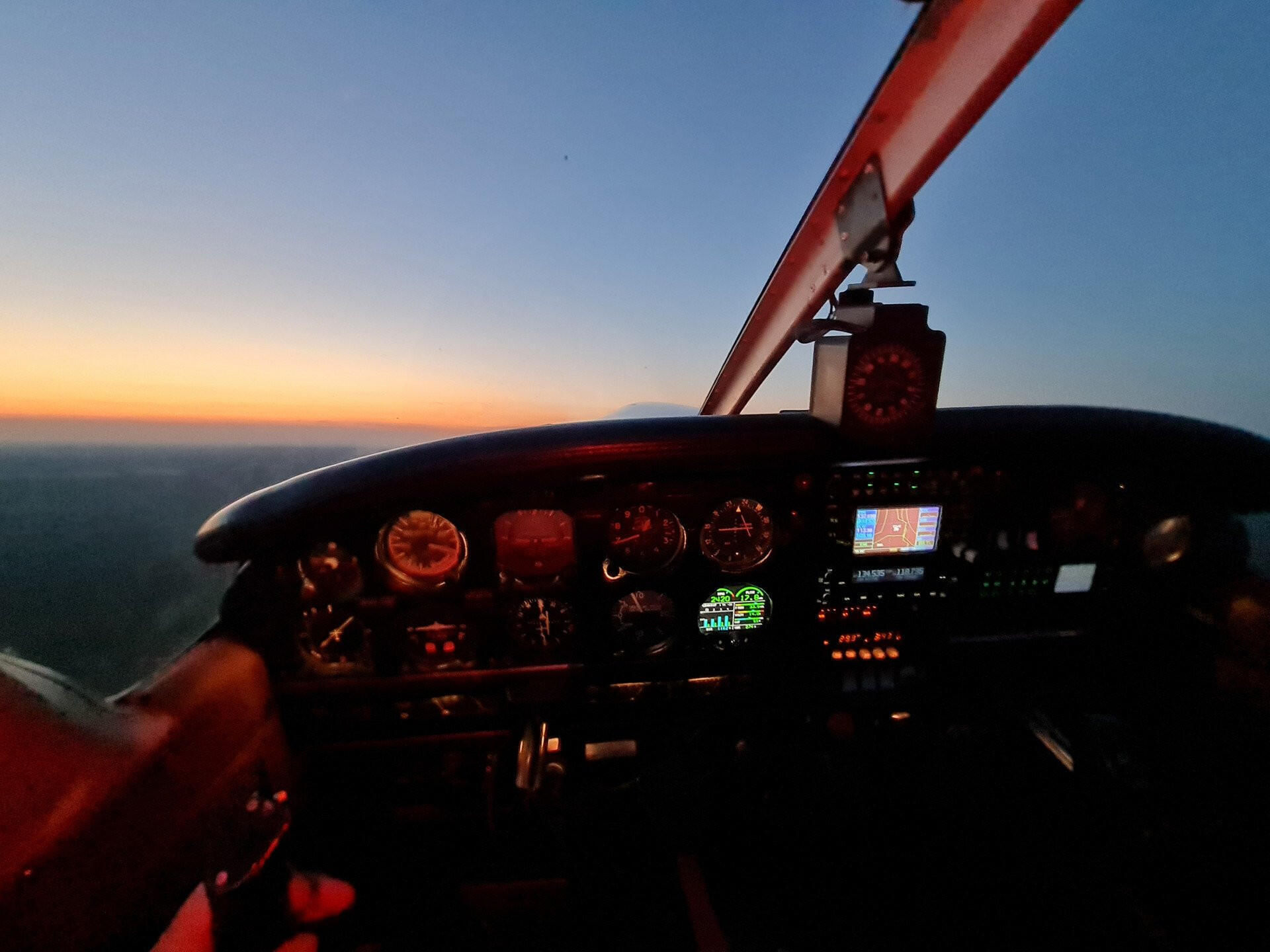 Dämmerungsflug, idealer Weise mit Sonnenuntergang