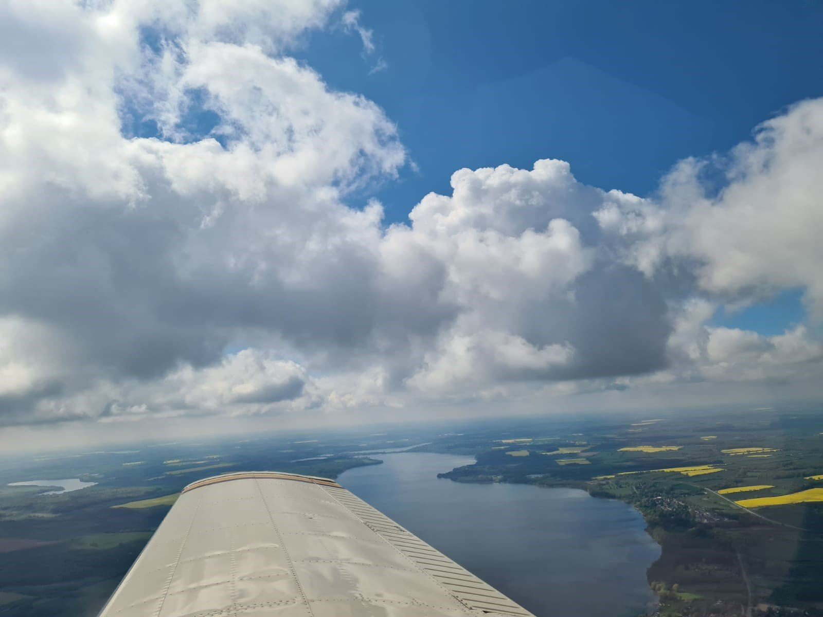 Plöner See mit kleinen Wolken