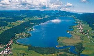 Les beautés de la chaîne du Jura et des lacs suisses romands