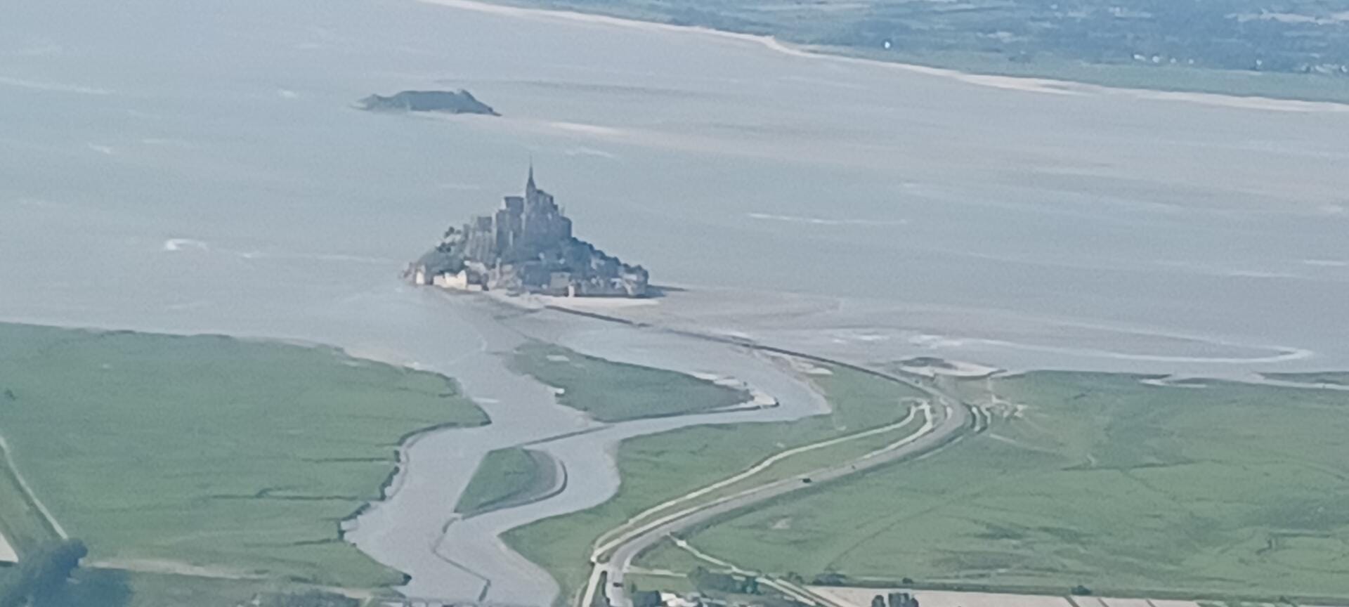 De St Brieuc au Mt St Michel: La côte d'Emeraude vue du ciel