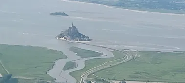 De St Brieuc au Mt St Michel: La côte d'Emeraude vue du ciel