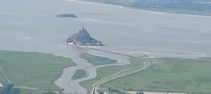De St Brieuc au Mt St Michel: La côte d'Emeraude vue du ciel