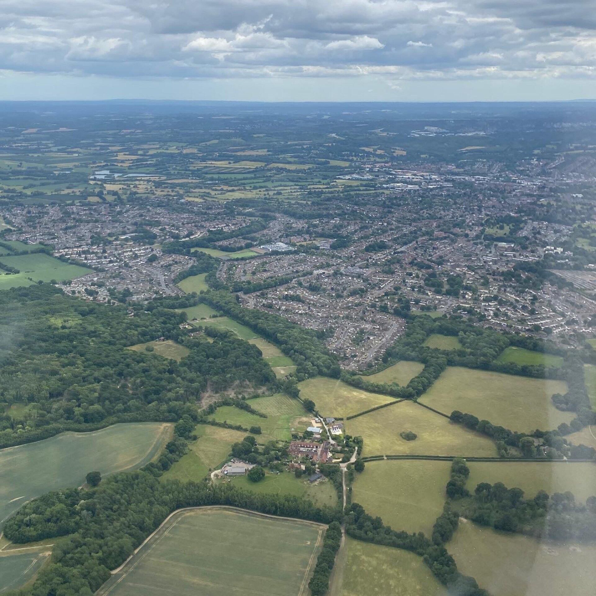 See London's skyline on a 1h sightseeing flight in a DA20