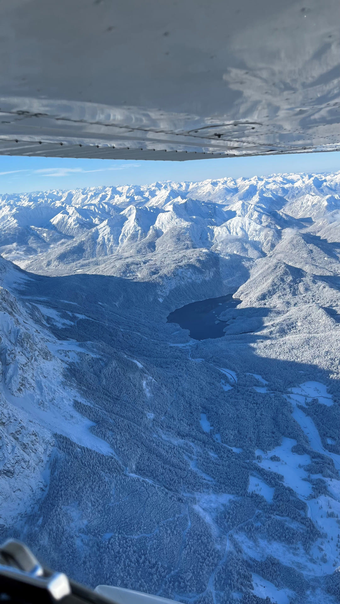 Eibsee in der Winterlandschaft mit Blickrichtung Osten