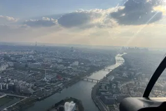 Tour de Paris en hélicoptère R22