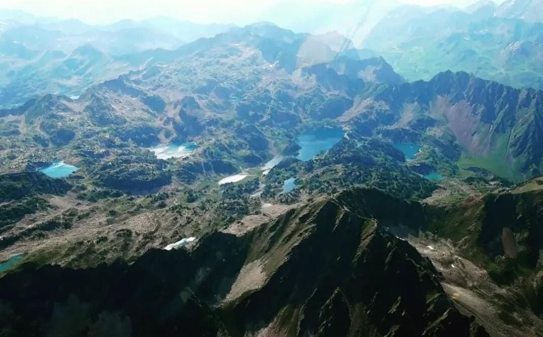 Survol des Pyrénées et découverte du Pic du midi