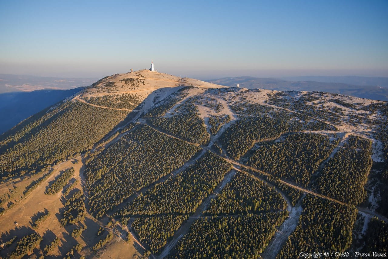 Prenez de la hauteur : Le Mont Ventoux en bout d'aile