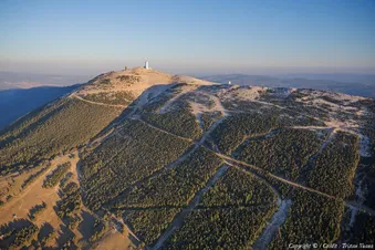 Prenez de la hauteur : Le Mont Ventoux en bout d'aile