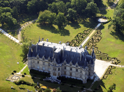 Châteaux de Chantilly et Pierrefonds depuis Les Mureaux