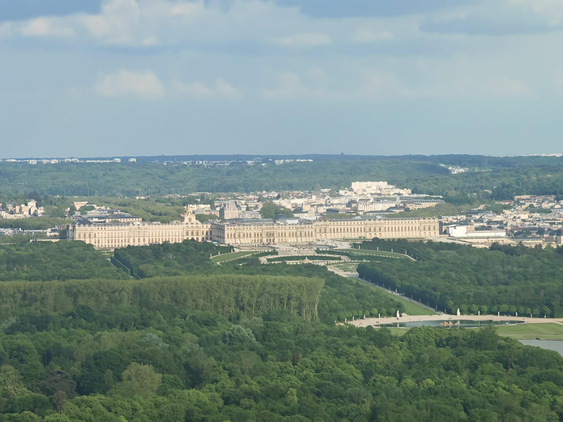 Survolez le château de Versailles