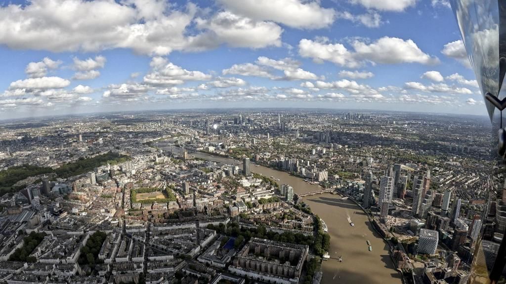 Central London Helicopter Flight - See the Iconic City.