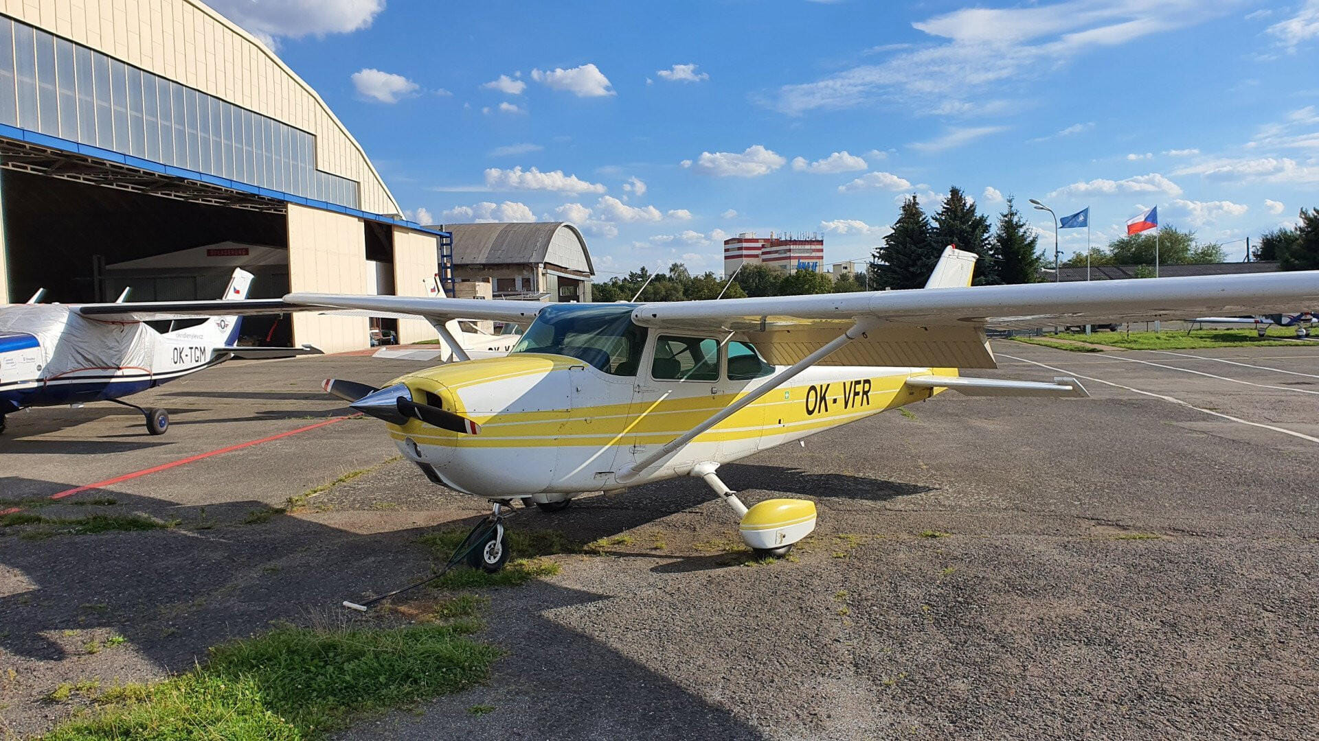 45 minute scenic flight to Karlštejn and Slapy dam