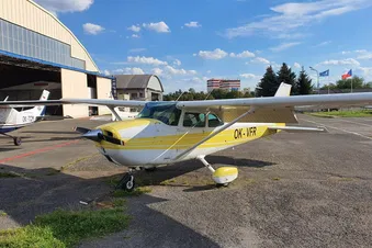 45 minute scenic flight to Karlštejn and Slapy dam