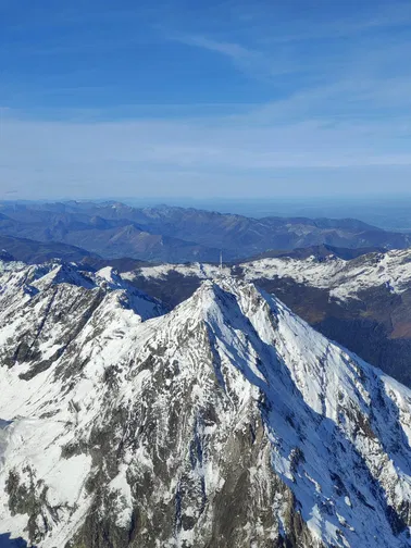 Cap vers le Pic du Midi et survol des Pyrénées