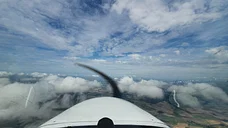 Croisière au dessus des nuages en Cessna